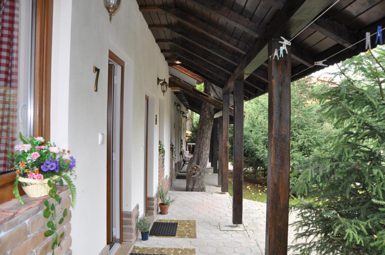 Andras Penzion Krásnohorské Podhradie Exterior foto