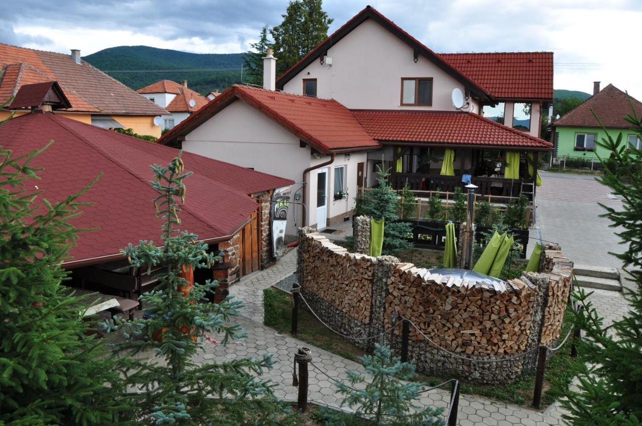 Andras Penzion Krásnohorské Podhradie Exterior foto