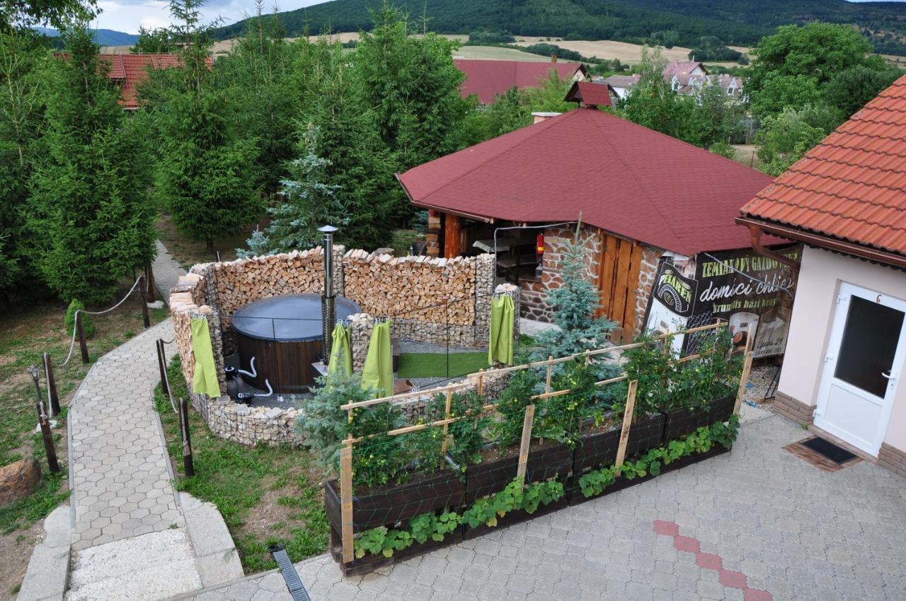 Andras Penzion Krásnohorské Podhradie Exterior foto