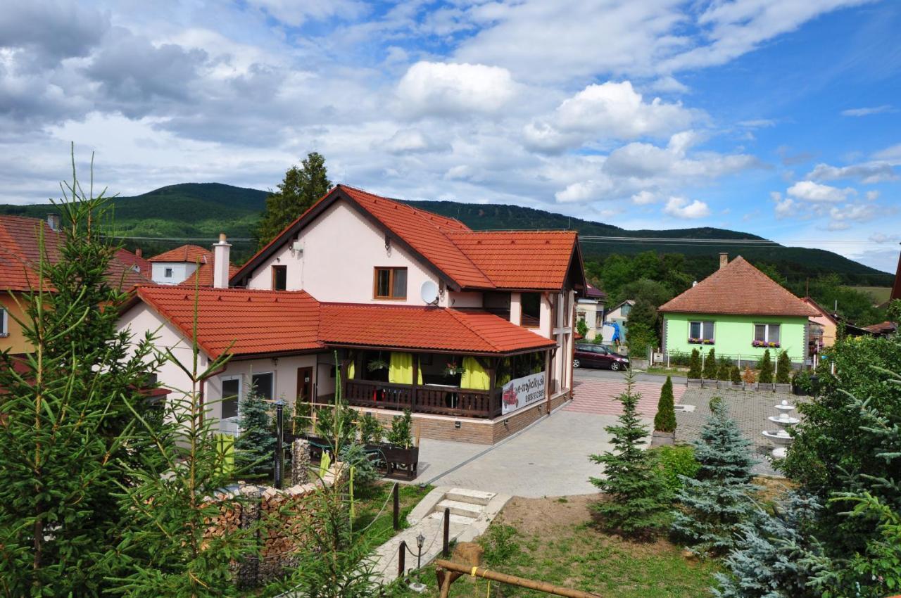 Andras Penzion Krásnohorské Podhradie Exterior foto